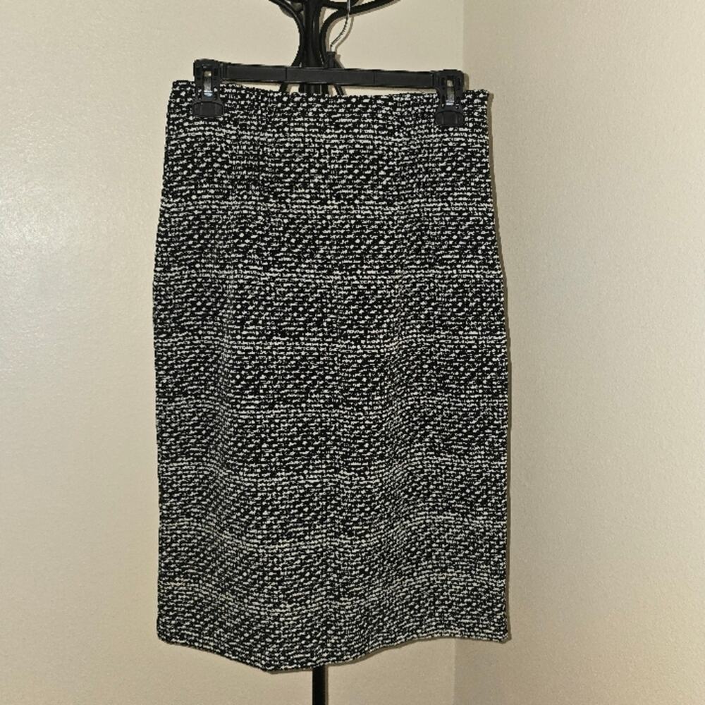 Worthington Elegant Black and White Tectured Skirt Sz4